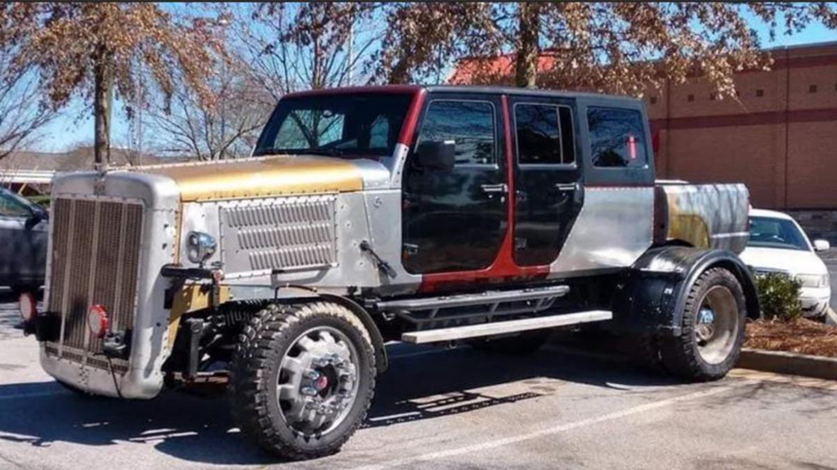 Görünce ’Mad Max’te miyiz?’ Sorusunu Sorduran Kamyonet