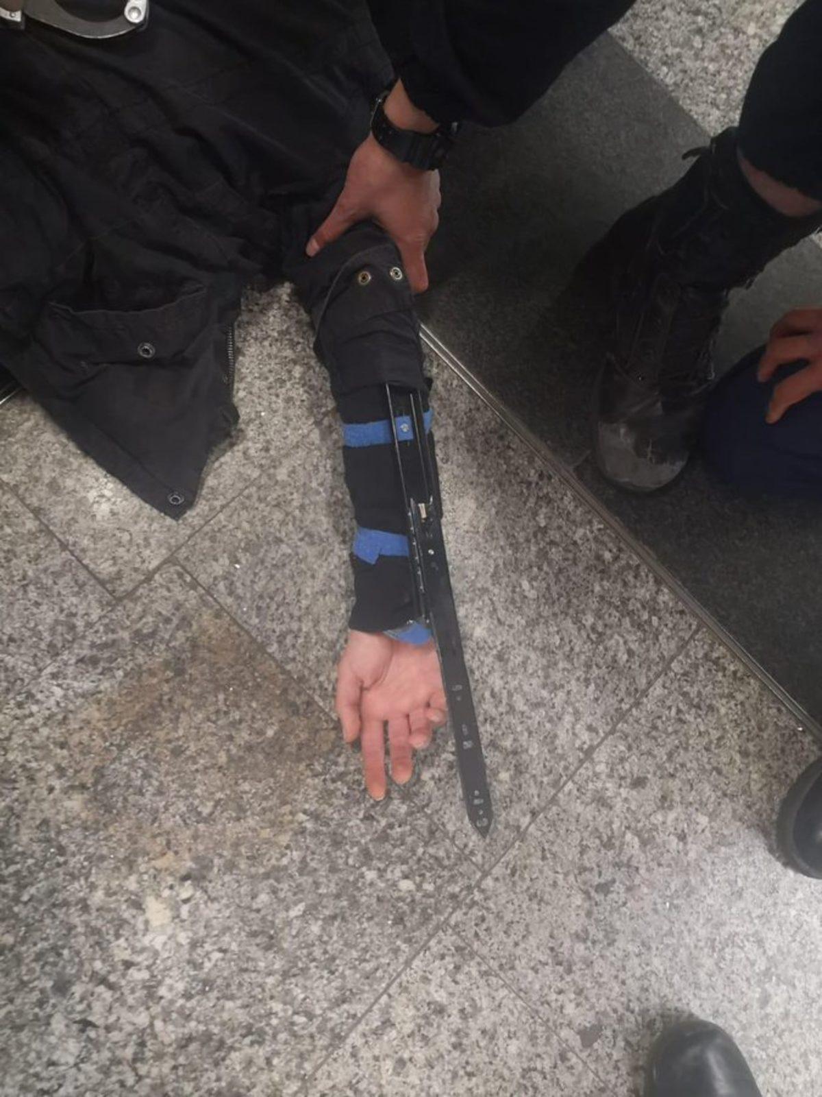 Assassin’s Creed Cosplayerının Bileklerinden 30 Santimlik Bıçaklar Çıktı