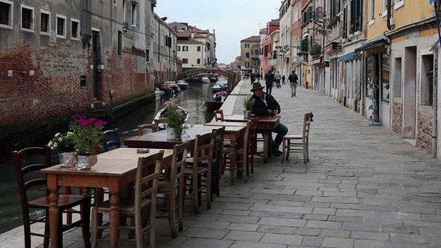İtalya, Corona Virüsü Nedeniyle Tüm Mağazaları Kapatma Kararı Aldı