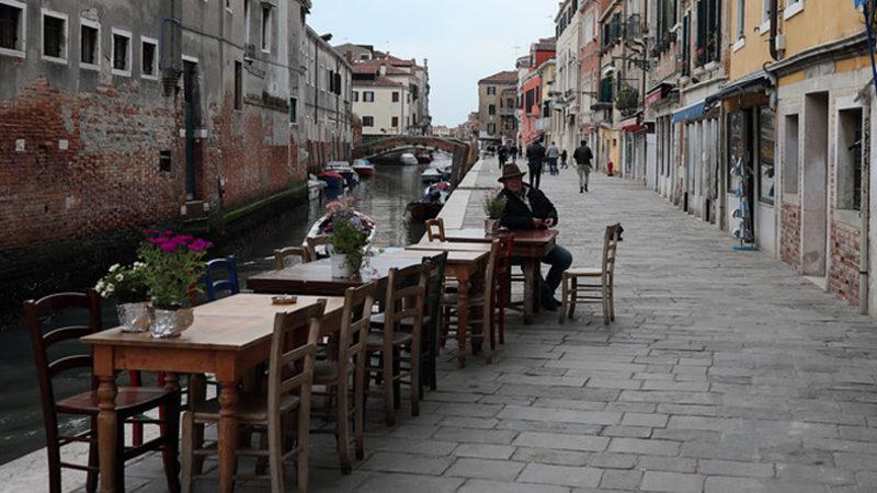 İtalya, Corona Virüsü Nedeniyle Tüm Mağazaları Kapatma Kararı Aldı