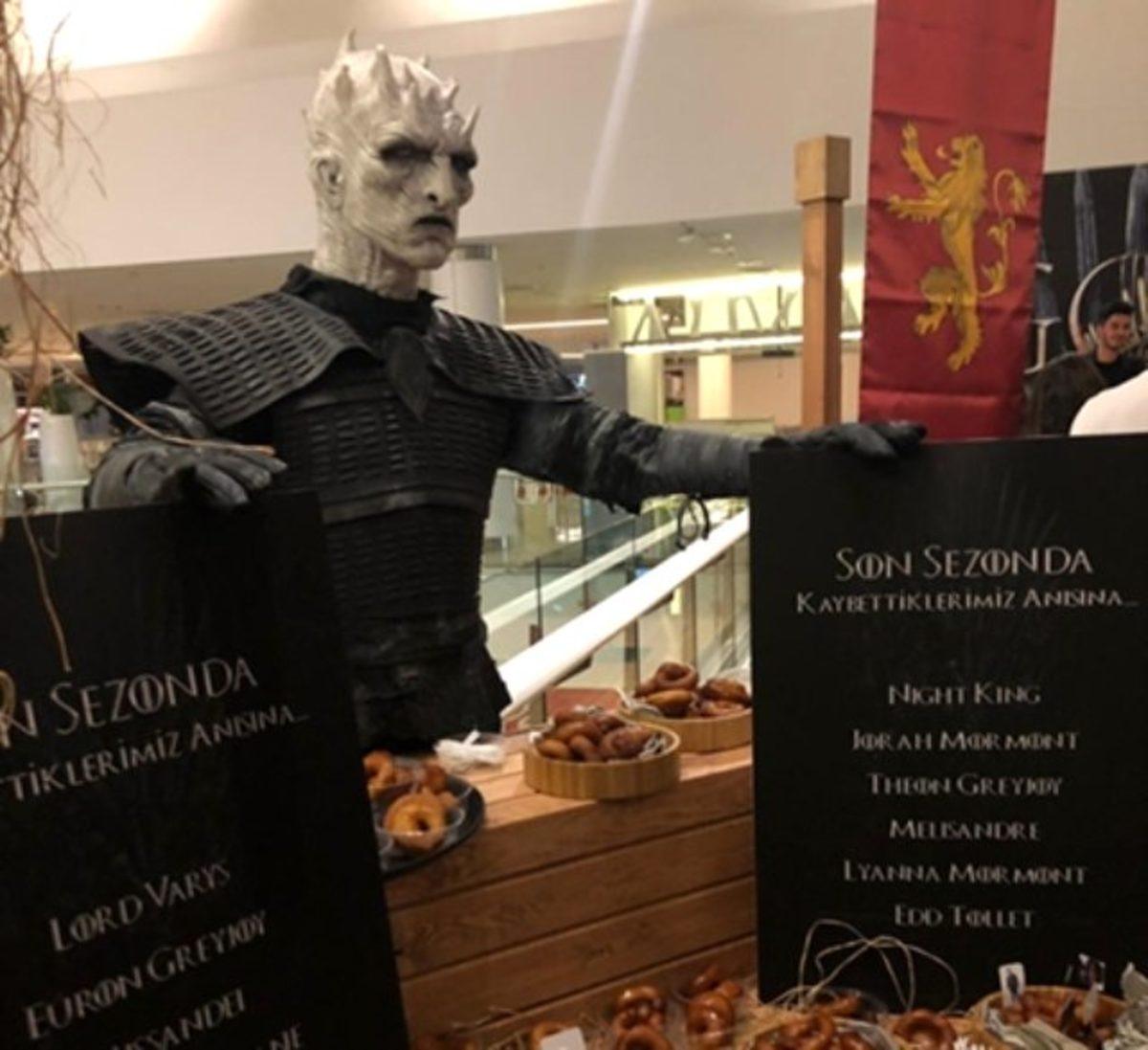 Game of Thrones Dizisinde Ölen Karakterler İçin İstanbul’da Lokma Dağıtıldı