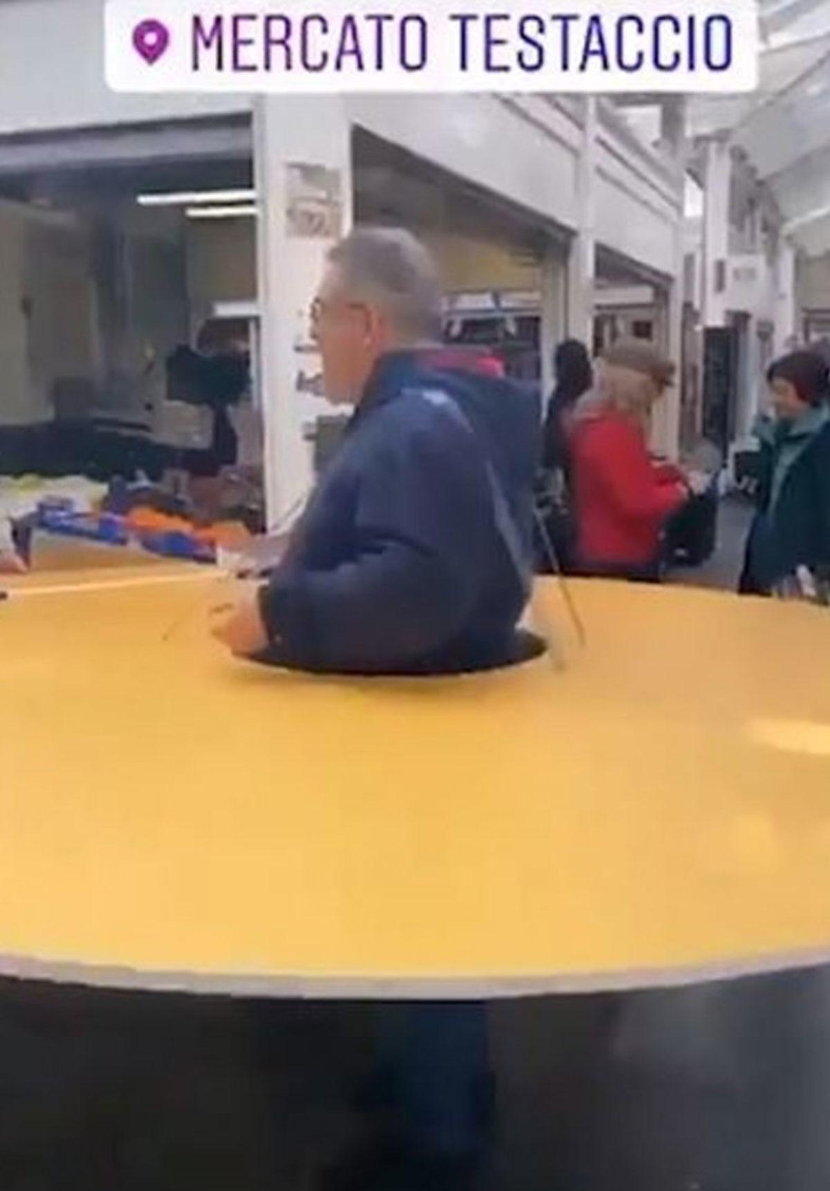 İtalya’da Bir Adamın Corona Virüsünden Korunmak İçin Aldığı İlginç Önlem