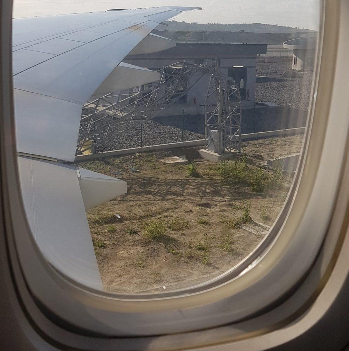 THY Uçağı İstanbul Havalimanı’nda Aydınlatma Direğine Çarptı