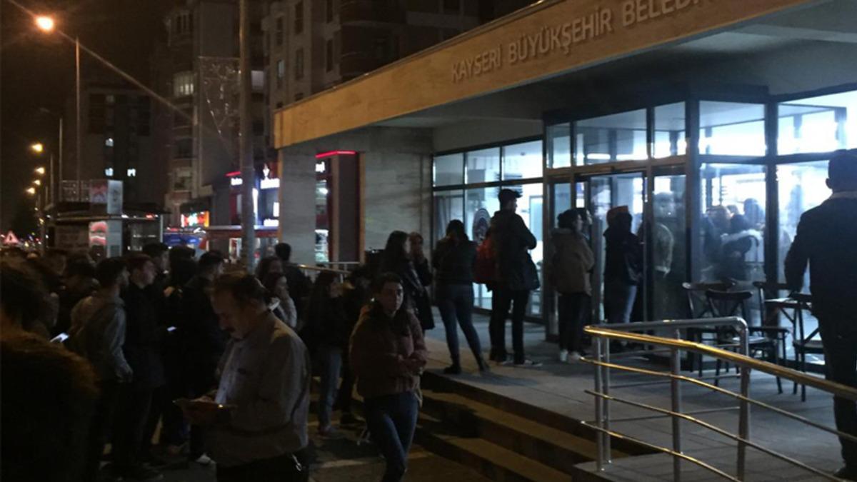 Okulların Tatil Edilmesinin Ardından Twitter’da Yapılan Paylaşımlar