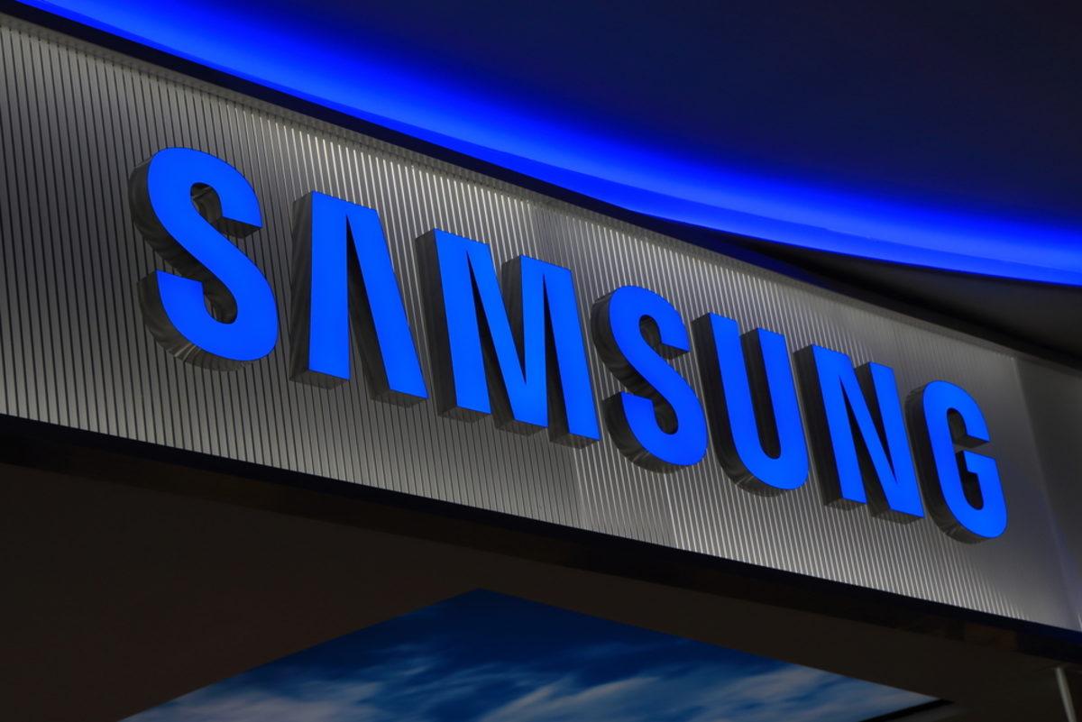 Samsung, Akıllı Telefonları Ultraviyole Işık ile Temizleme Hizmeti Başlattı