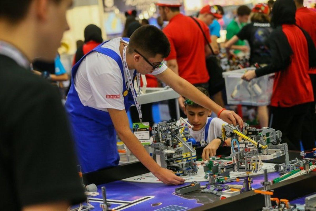 İzmir’de 40 Farklı Ülkeden Çocuk Mucitlerin Yer Aldığı Etkinlik Başladı