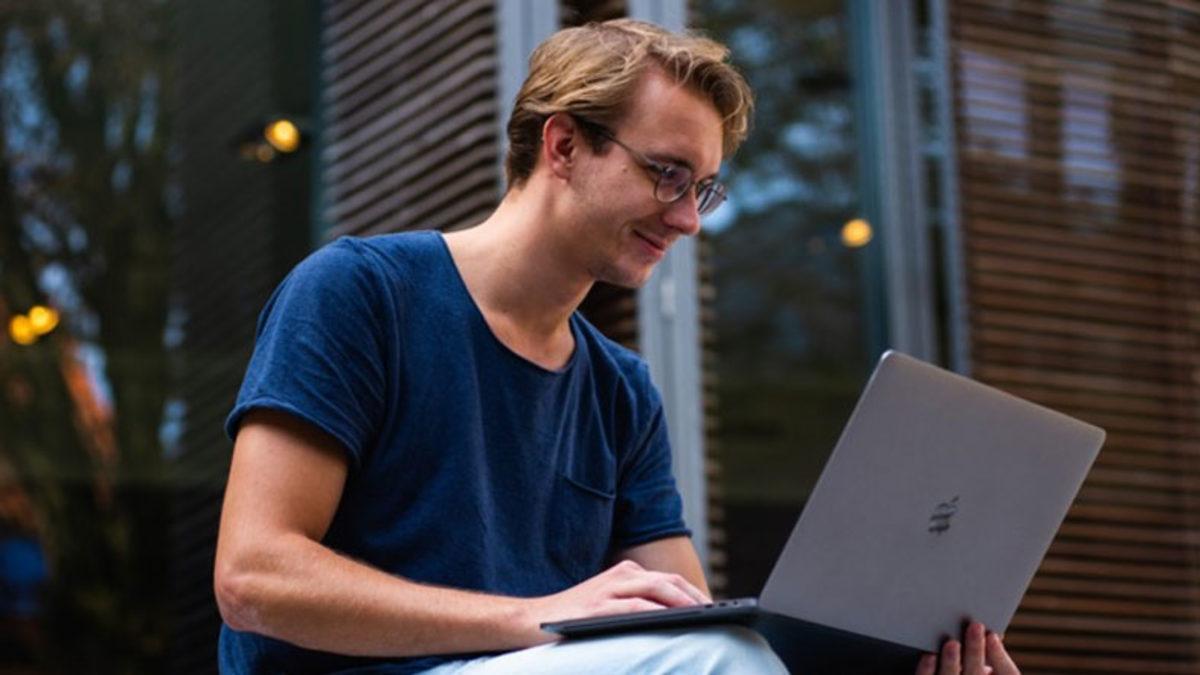 Adobe, Öğrenciler İçin Creative Cloud Uygulamalarına Evden Ücretsiz Erişim Sundu