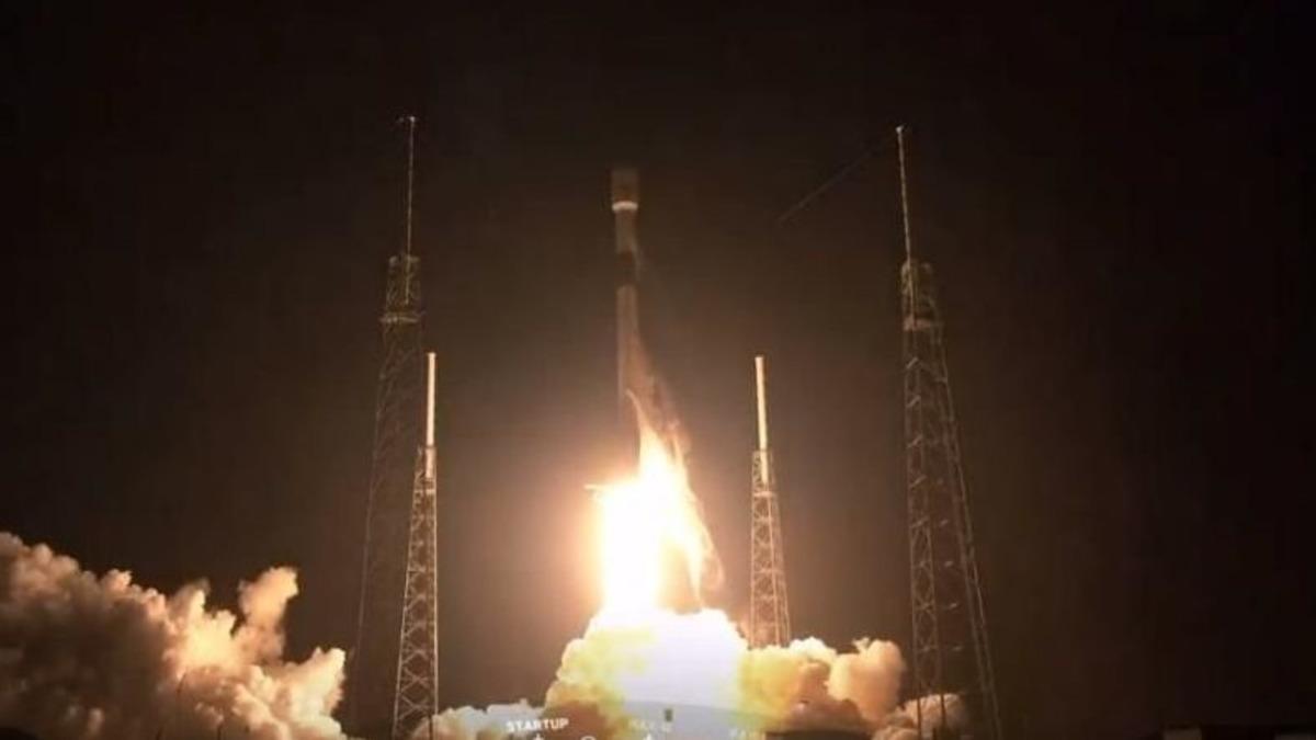 SpaceX, Starlink İnternet Uydularıyla Dolu Falcon 9 Roketini Fırlattı