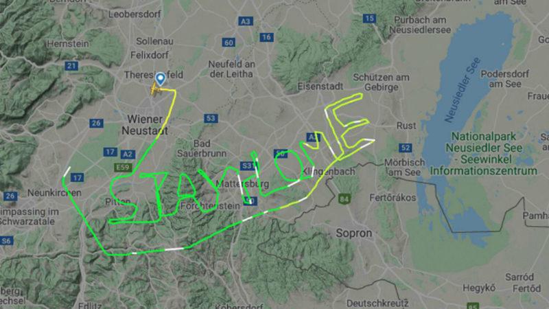 Bir Pilot, Uçakla Yaptığı Manevralarla ’Evde Kalın’ Yazdı