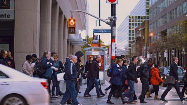 Yeni Nesil Trafik Işıkları, Ne Zaman Karşıdan Karşıya Geçeceğinizi Tahmin Ediyor