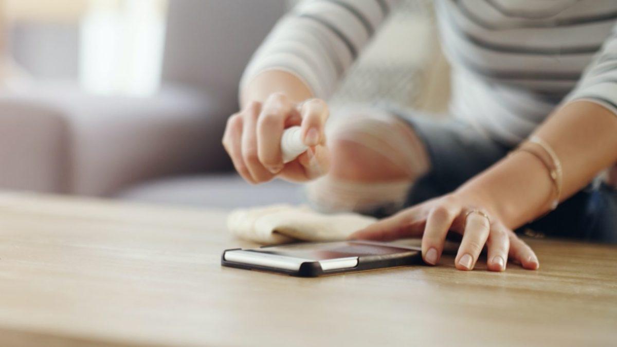 Telefonunuzu Temizlerken Yapmanız ve Yapmamanız Gereken 11 Şey