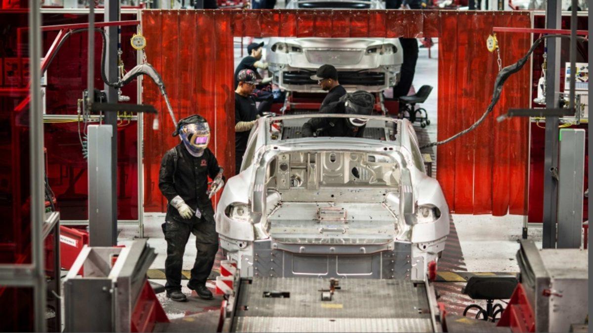 Corona Virüsü ile Alay Eden Elon Musk’tan Çalışanlarına: İşe Gelmeyebilirsiniz