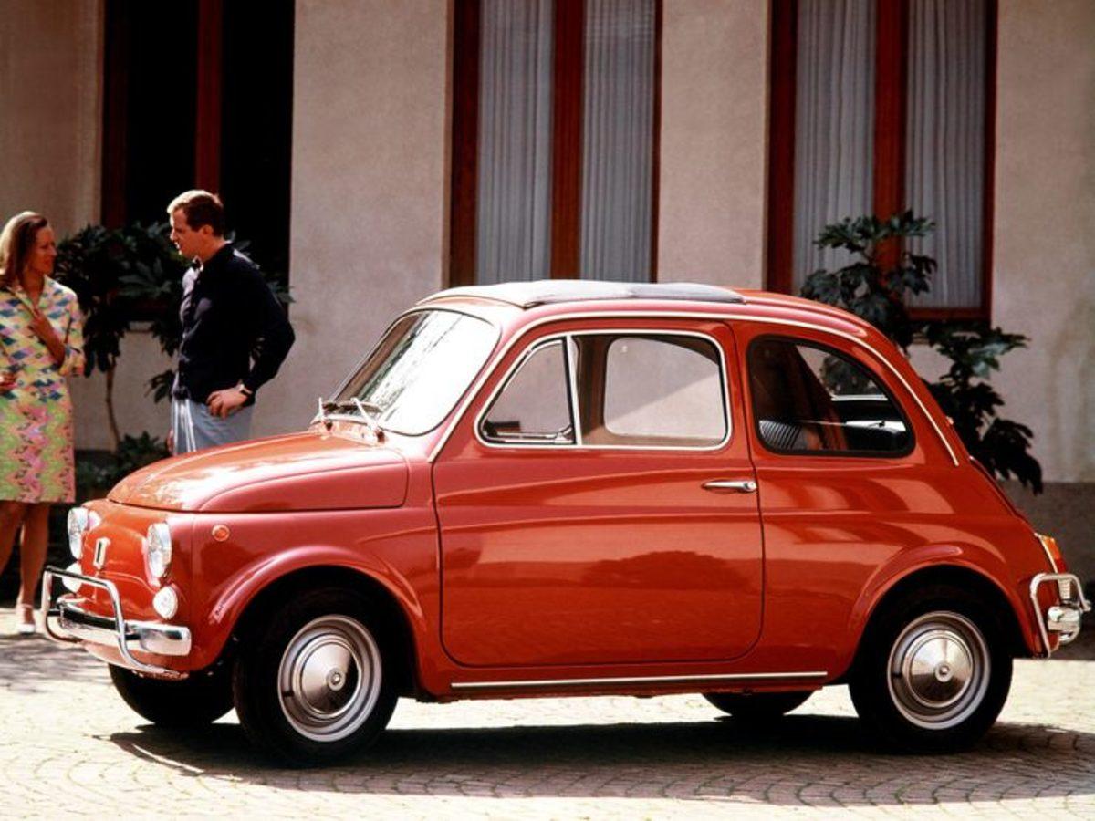 Fiat 500 Serisinin Yıllar İçerisindeki Değişimini Gösteren Görseller