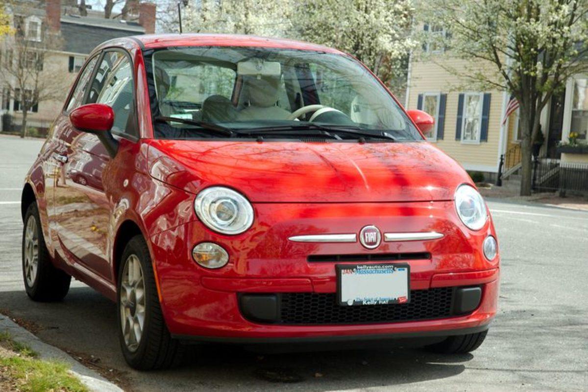 Fiat 500 Serisinin Yıllar İçerisindeki Değişimini Gösteren Görseller