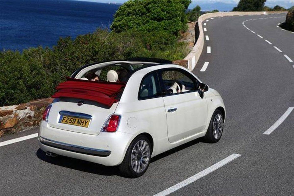 Fiat 500 Serisinin Yıllar İçerisindeki Değişimini Gösteren Görseller