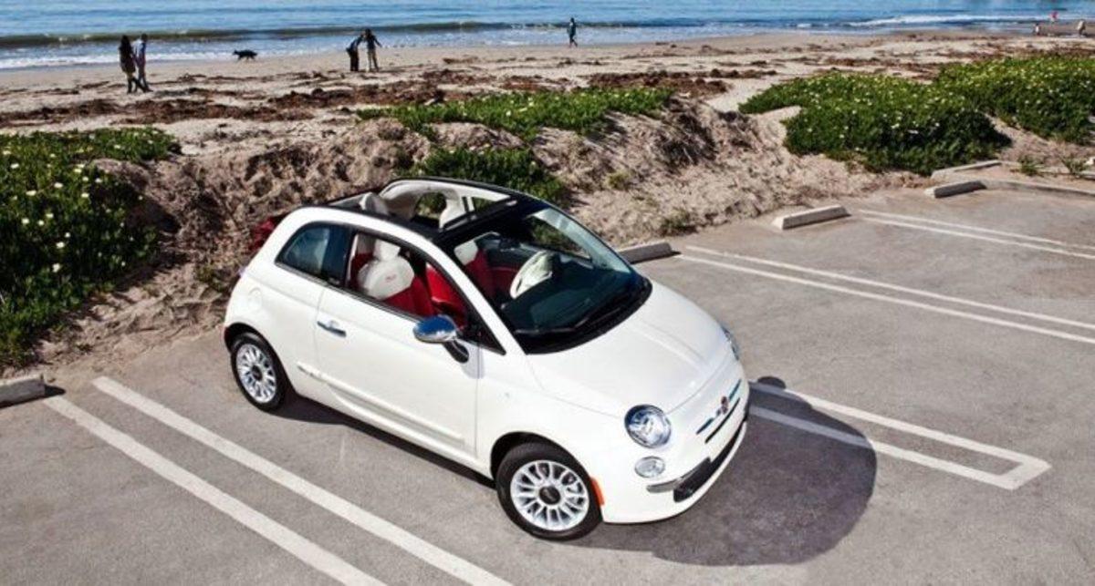 Fiat 500 Serisinin Yıllar İçerisindeki Değişimini Gösteren Görseller