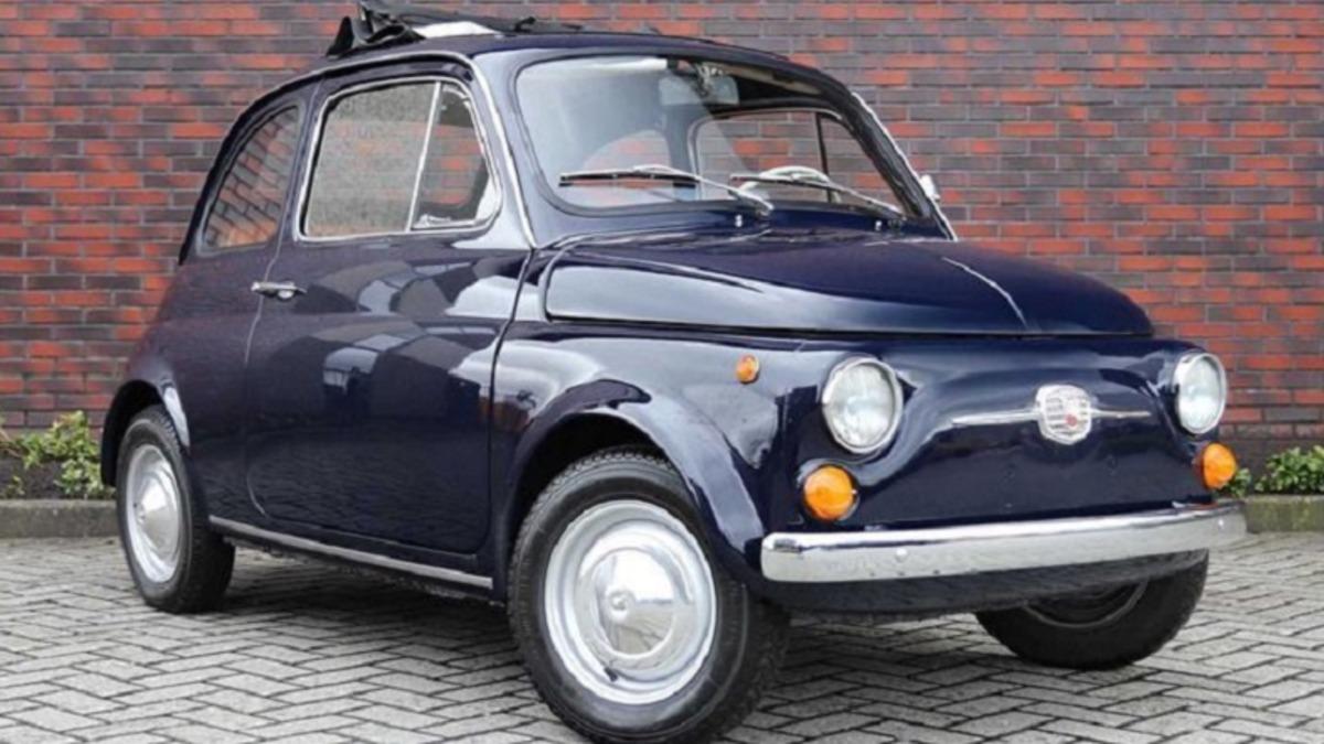 Fiat 500 Serisinin Yıllar İçerisindeki Değişimini Gösteren Görseller