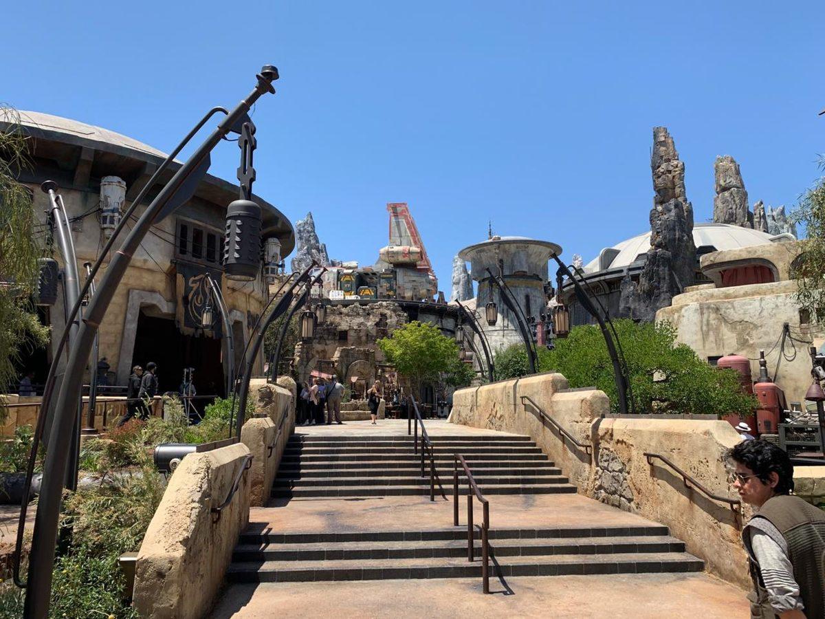 Disneyland’in Girince Çıkmak İstemeyeceğiniz Yeni Bölümü Star Wars Galaxy’s Edge Tanıtıldı