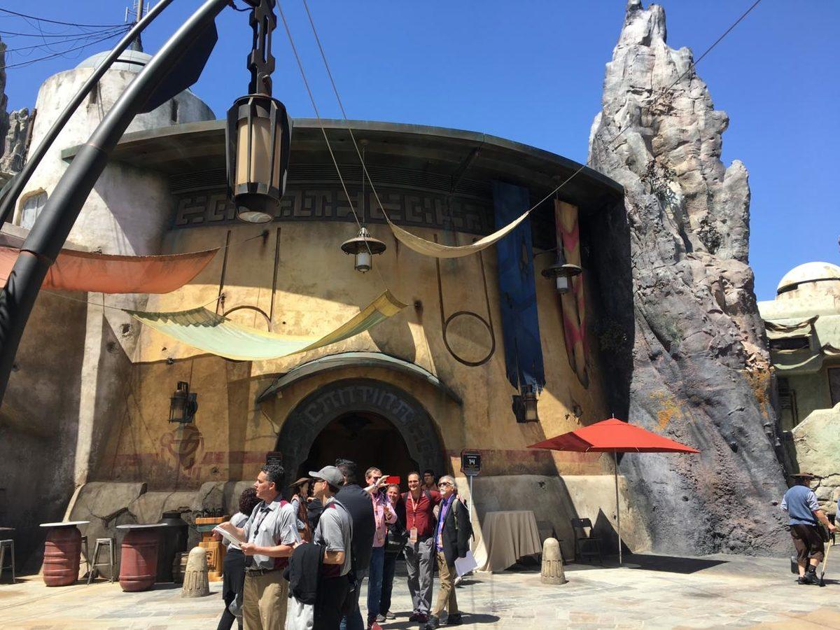 Disneyland’in Girince Çıkmak İstemeyeceğiniz Yeni Bölümü Star Wars Galaxy’s Edge Tanıtıldı