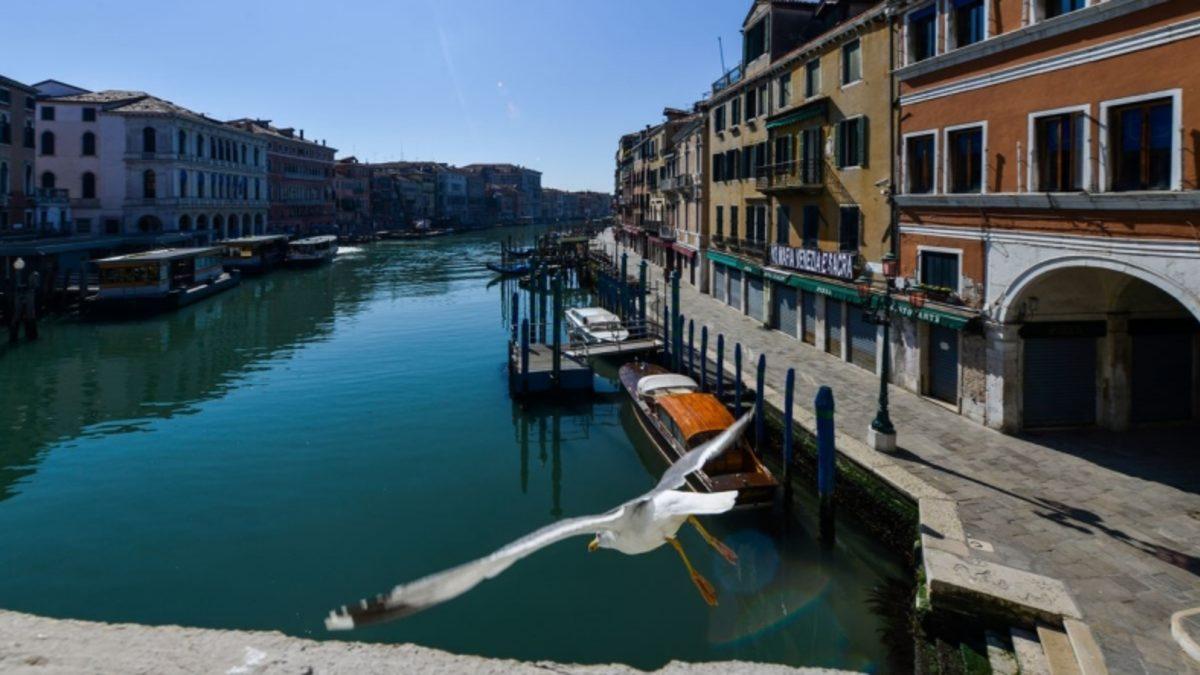 Venedik Kanalları, İnsanlardan Arındıktan Sonra Adeta Parıldıyor