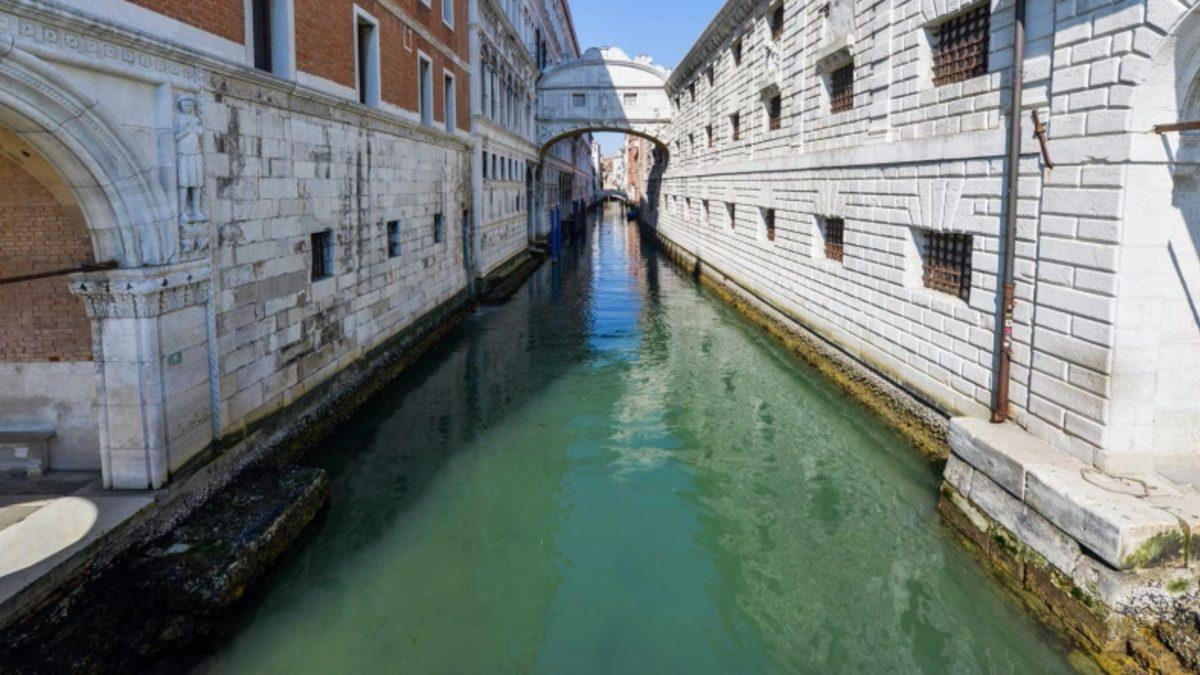 Venedik Kanalları, İnsanlardan Arındıktan Sonra Adeta Parıldıyor
