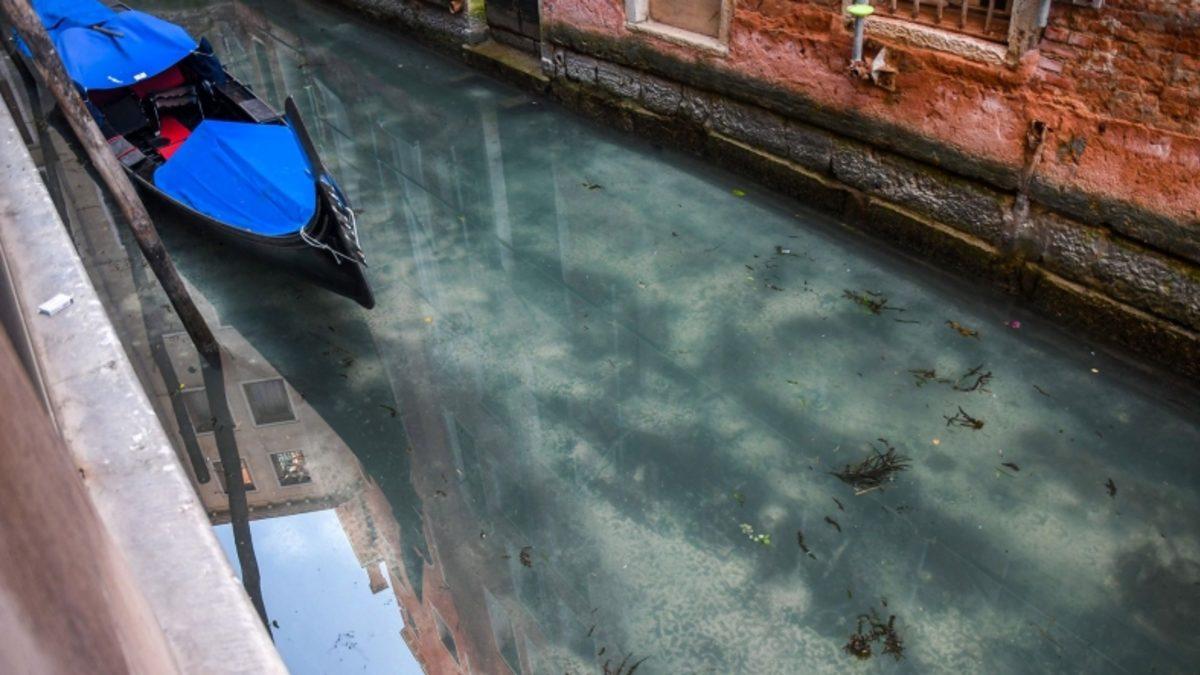 Venedik Kanalları, İnsanlardan Arındıktan Sonra Adeta Parıldıyor
