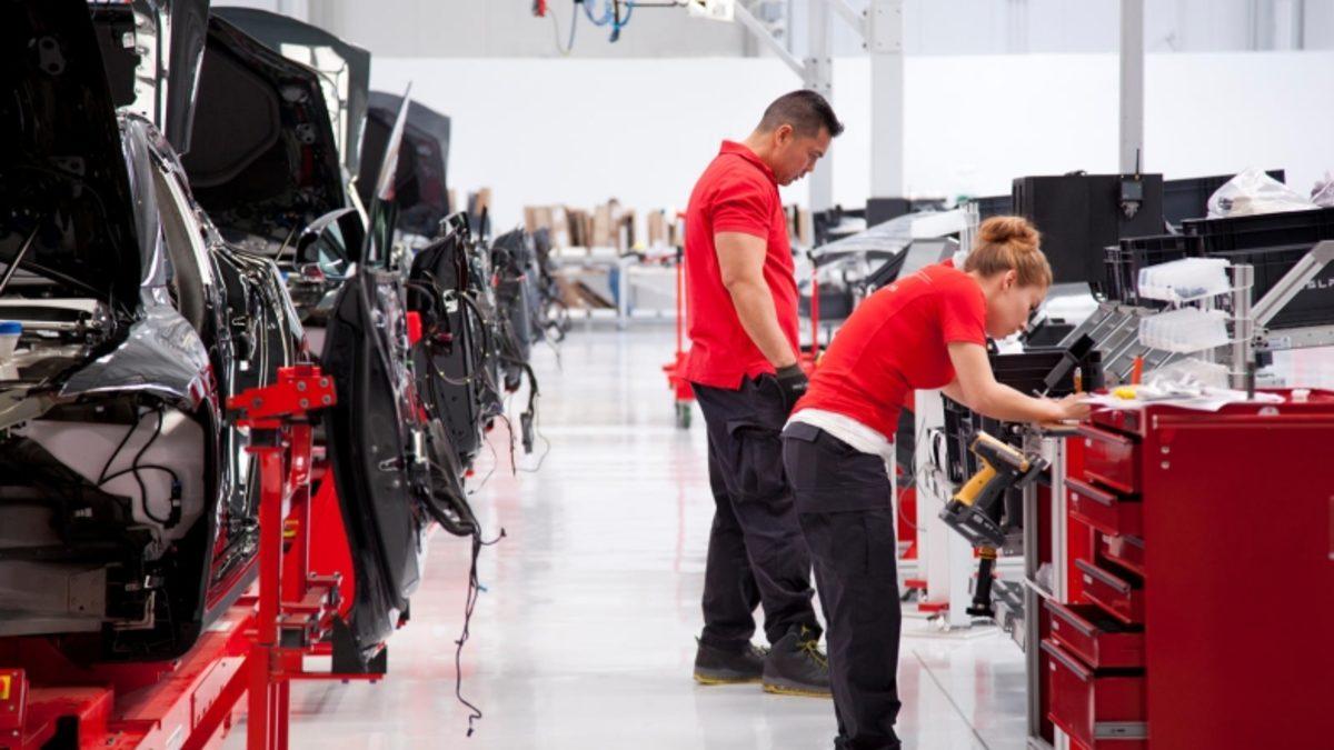 Tesla, Koronavirüs Salgını Nedeniyle Üretimi Durdurmaya Karar Verdi