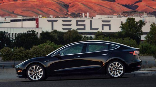 Tesla, Koronavirüs Salgını Nedeniyle Üretimi Durdurmaya Karar Verdi