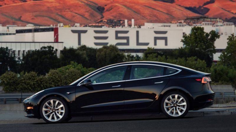 Tesla, Koronavirüs Salgını Nedeniyle Üretimi Durdurmaya Karar Verdi