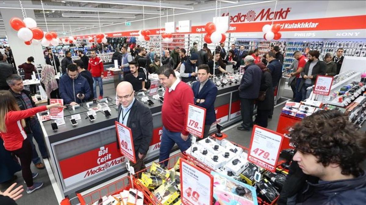 Üç Büyük Teknoloji Mağazası Koronavirüs Yüzünden Mağaza Kapatma Kararı Aldı