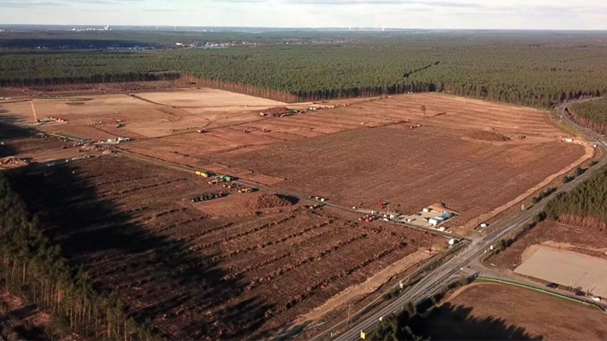 Tesla’nın Berlin’de İnşa Edeceği Gigafactory Fabrikasının Arazisi Görüntülendi (Video)