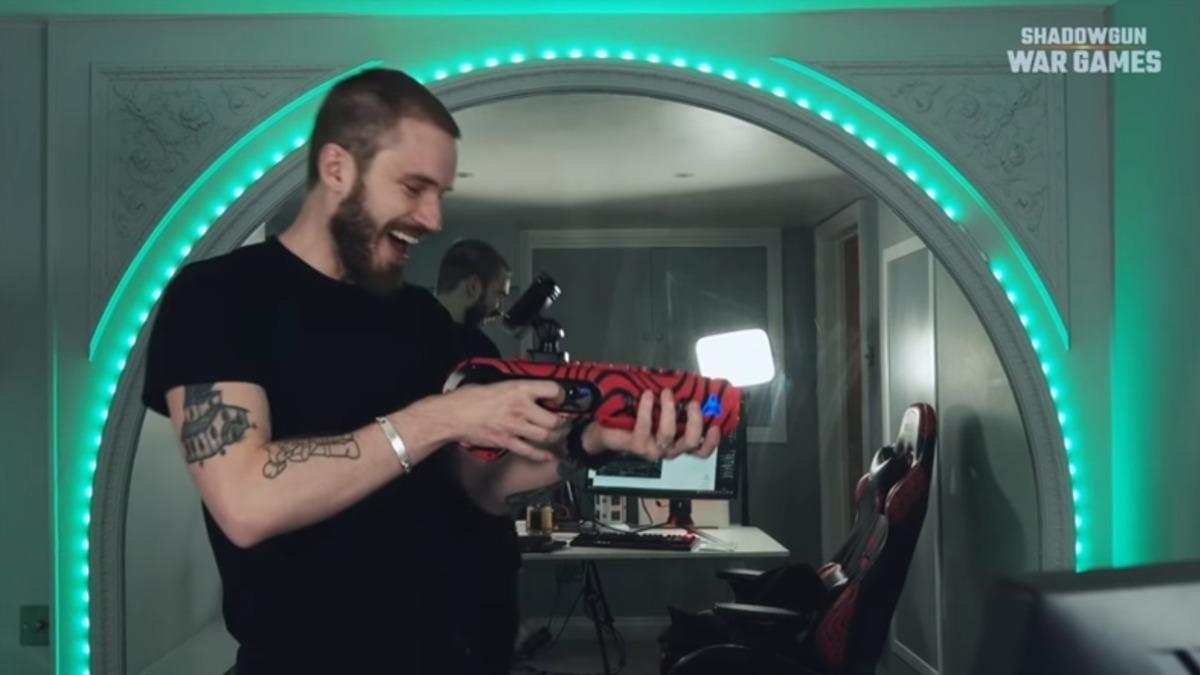 Arkade, Mobil Oyunlar İçin Ürettiği Motion Blaster Silahını PewDiePie ile Tanıttı
