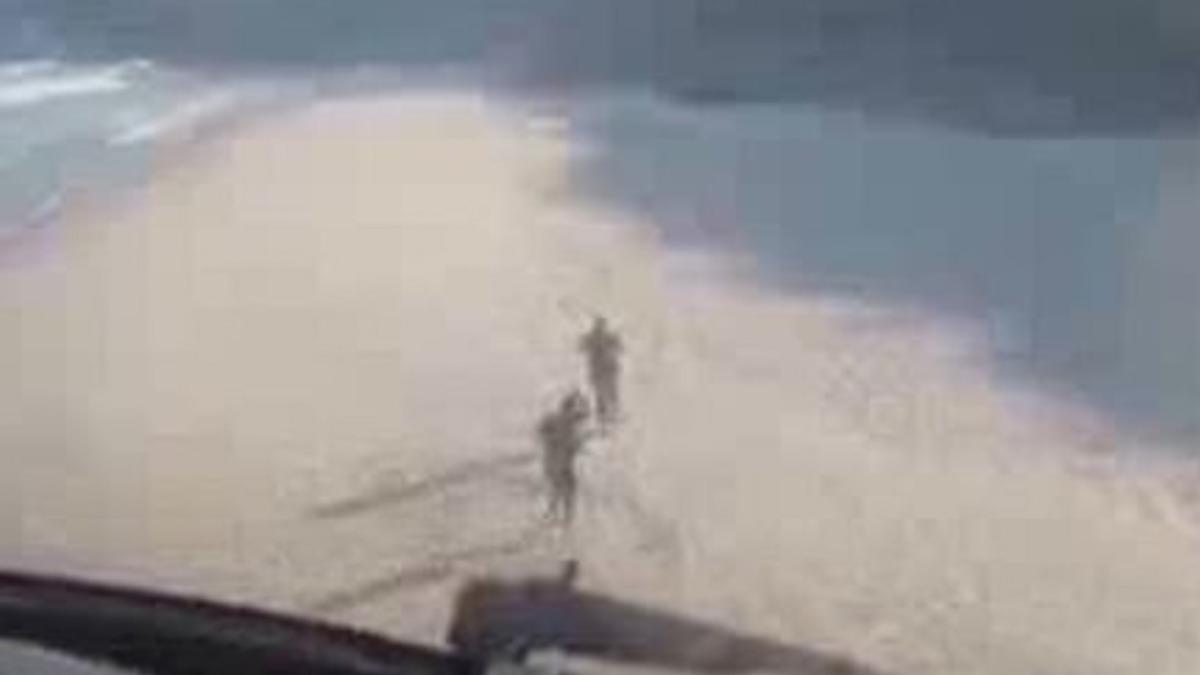 Brezilya Polisi, Koronavirüse Rağmen Plajlara Doluşan İnsanları İlginç Bir Yöntemle Dağıttı