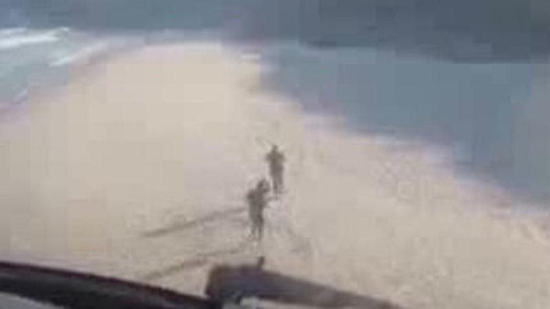 Brezilya Polisi, Koronavirüse Rağmen Plajlara Doluşan İnsanları İlginç Bir Yöntemle Dağıttı