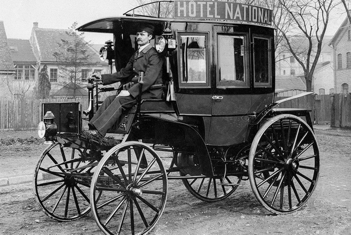 Dünyanın Benzinle Çalışan İlk Otobüsü Tam 125 Yıl Önce Üretildi