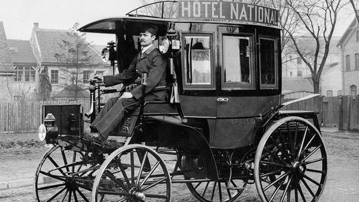 Dünyanın Benzinle Çalışan İlk Otobüsü Tam 125 Yıl Önce Üretildi