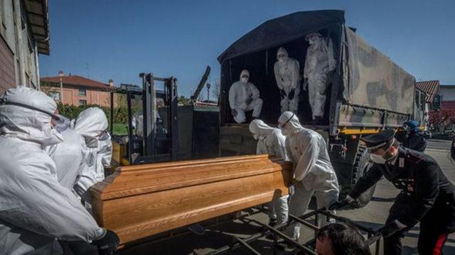 İtalya’da Koronavirüs Nedeniyle Ölen İnsan Sayısı, Resmi Rakamların Dört Katı Olabilir