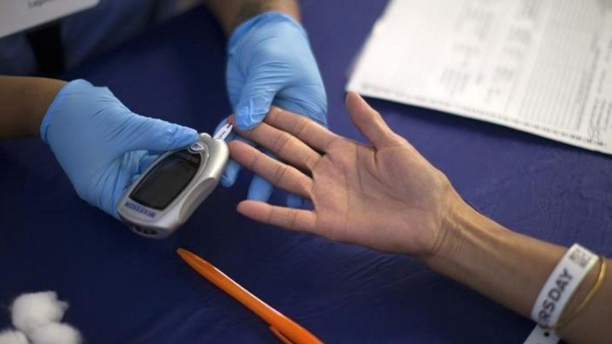 İngiltere, 15 Dakikada Koronavirüsü Tespit Eden Test Kitlerini Halka Dağıtacak