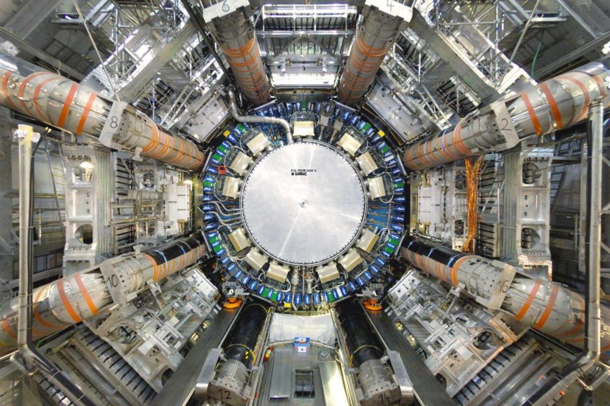 Dünyanın Lider Bilimsel Araştırma Organizasyonu CERN, Microsoft’la Yollarını Ayırıyor
