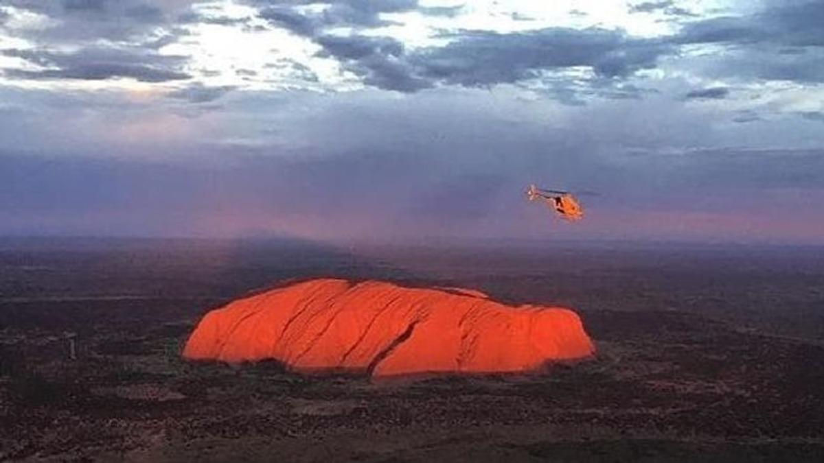 Avustralya’nın Sayılı Doğal Güzelliklerinden Uluru’nun Uzaydan Çekilen Enfes Fotoğrafı