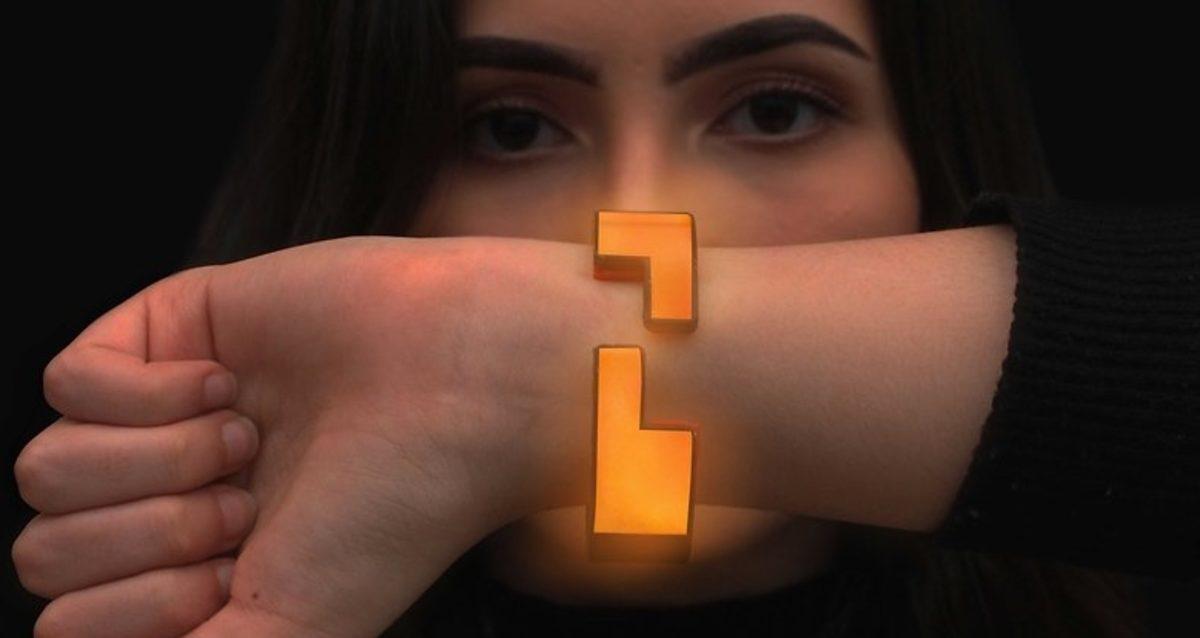 Kadınların Cinsel Tacizden Korunmak İçin Yardım Çağırabilecekleri Bir Bileklik Geliştirildi