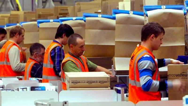 Amazon’un, Depo İşçilerine Markette de Çalışmaları İçin Ek Ücret Önerdiği İddia Edildi