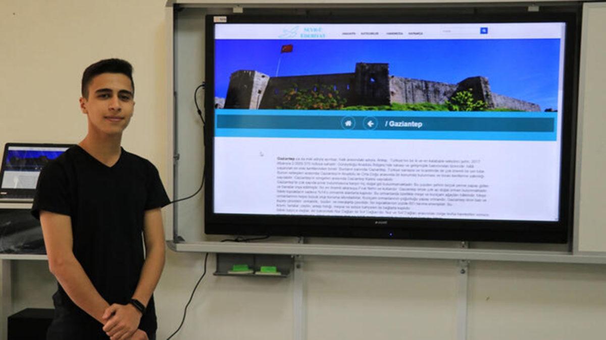 17 Yaşındaki Lise Öğrencisi, Türkiye’nin Edebi Eserlerini Gösteren Bir Site Oluşturdu