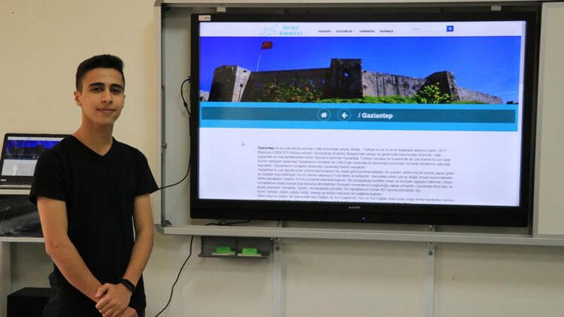 17 Yaşındaki Lise Öğrencisi, Türkiye’nin Edebi Eserlerini Gösteren Bir Site Oluşturdu