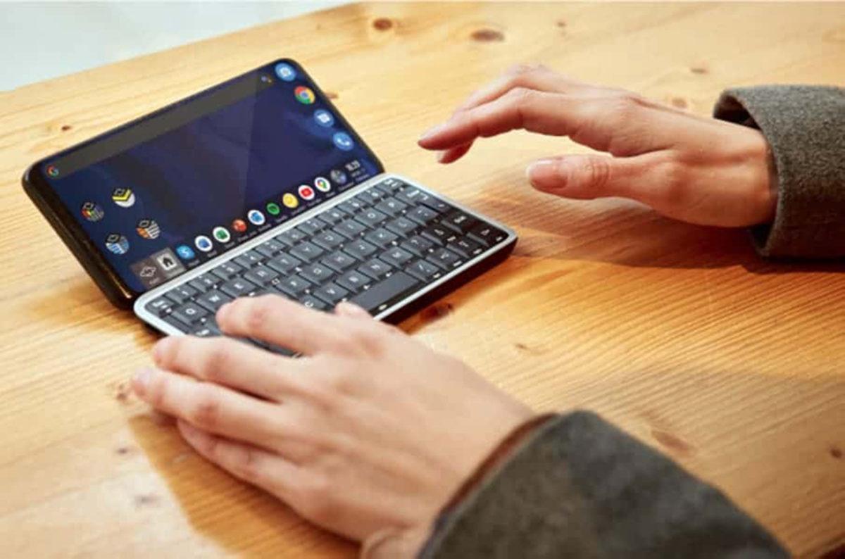 Fiziksel Klavyeli Akıllı Telefon Astro Slide İçin Bir Günde 460.000 Dolar Bütçe Toplandı