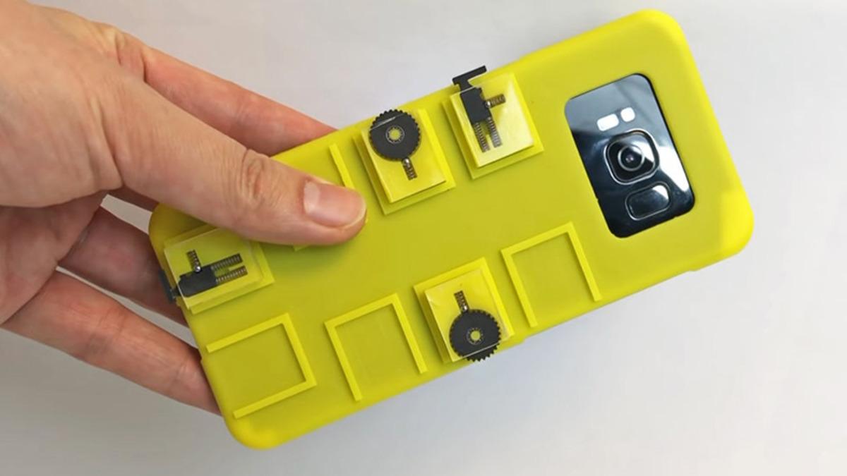 Kablo ya da Bluetooth Olmadan Telefonunuzu Kontrol Edebileceğiniz Bir Kılıf Geliştirildi