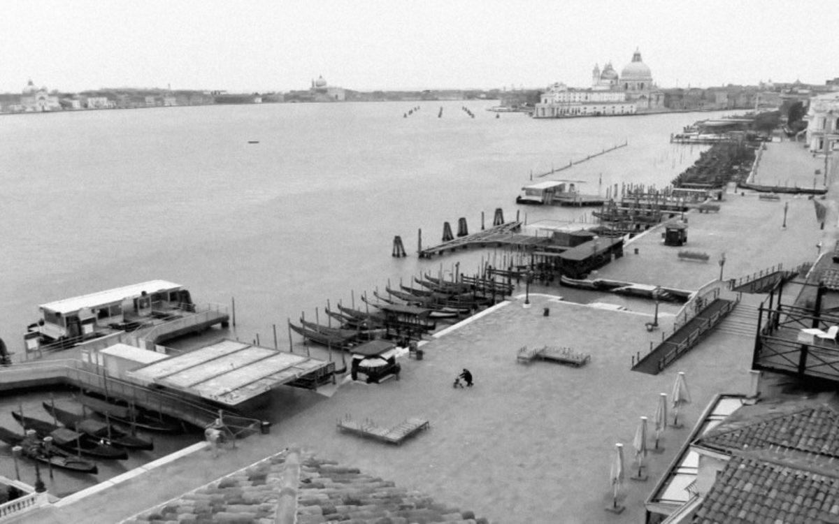 Karantina Altındaki Bir Fotoğrafçı, Güvenlik Kameralarıyla İtalya’yı Görüntüledi