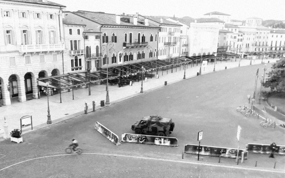 Karantina Altındaki Bir Fotoğrafçı, Güvenlik Kameralarıyla İtalya’yı Görüntüledi