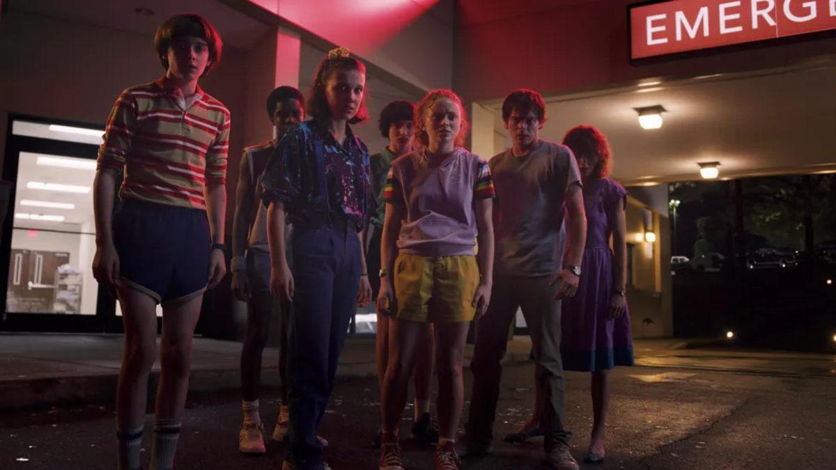 Stranger Things’in 1980’lerden Fırlamış Gibi Görünen Kamera Arkası Görüntüleri Yayınlandı