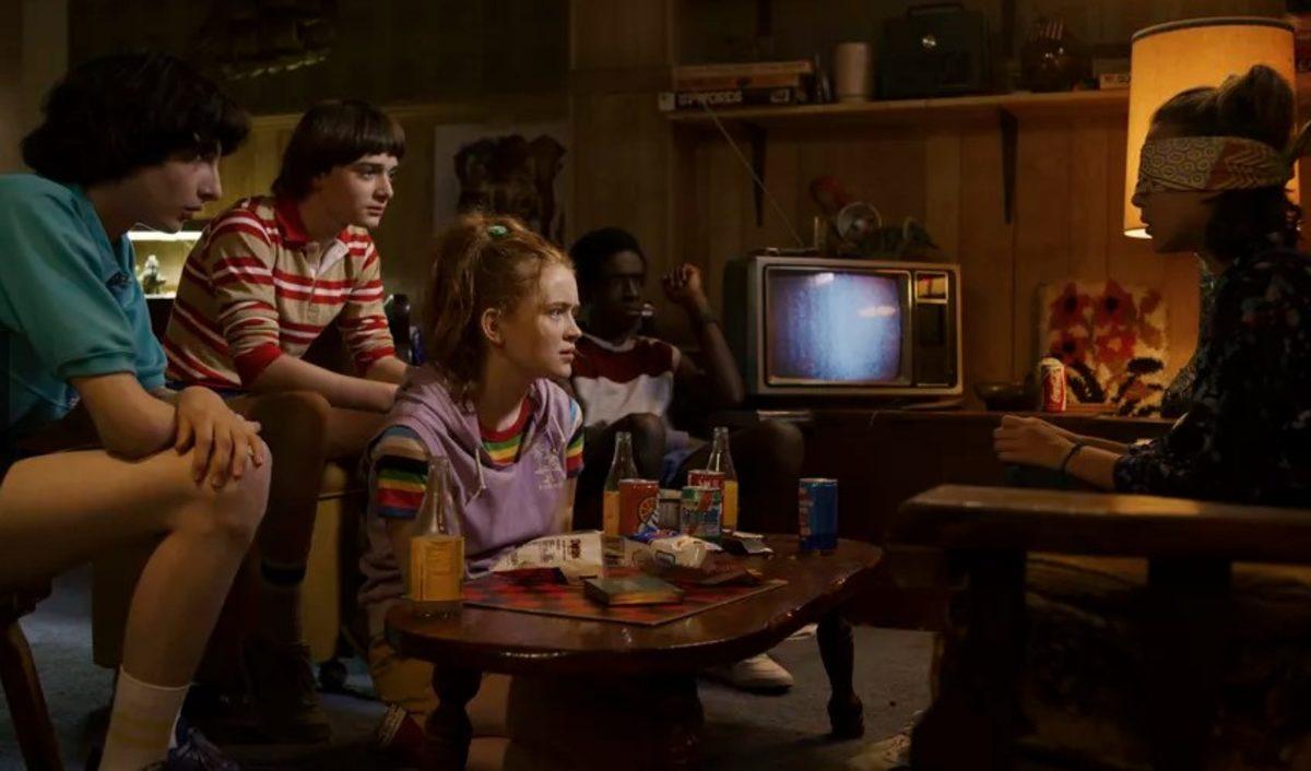 Stranger Things’in 1980’lerden Fırlamış Gibi Görünen Kamera Arkası Görüntüleri Yayınlandı